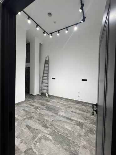 Restoran, kafelər: İcarəyə obyekt – şəhər mərkəzində, tarixi binaların sırasındakı küçədə — 22