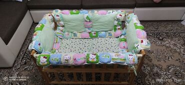 детская кроватка с бортиком: Односпальная кровать, Для девочки, Для мальчика, Б/у