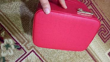 Gözəllik və sağlamlıq: Qırmızı kosmetik/zinnət əşyası qabı - Kompakt sərt qutu forması — 3