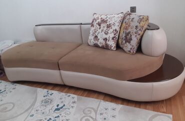 Otaq qapıları: Künc divan