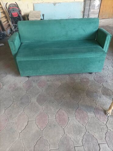 мягкая мебель работа: Диван-кровать, цвет - Зеленый, Б/у