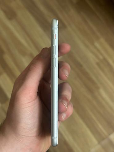 Apple iPhone: IPhone 8, 64 GB, Gümüşü, Barmaq izi — 6