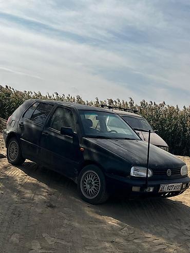 Volkswagen Golf: 1993 г., 1.8 л, Механика, Бензин, Хэтчбэк