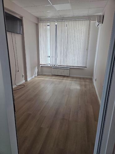 карасаев: Ижарага Толугу менен кеңсе: 100 м², Турак комплексинде, Ремонту менен, Өзүнчө кире бериши менен — 5