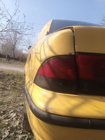 Iran Khodro: Avtomobil: Sarı rəngli sedan, Azərbaycan qeydiyyat nişanı 15-BV-659 — 5