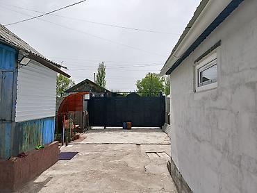Продажа коттеджей и домов: Продаётся жилой дом с большим двором и капитальным забором по — 10