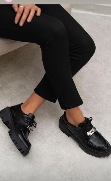 обувь лоферы: Лоферы ботинки женские 40 размер, цена 5150