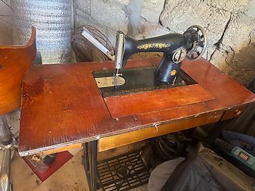 kiçik maşınlar: YIMZ (им. Калинина) markalı pedallı tikiş maşını və quraşdırılmış ağac — 3