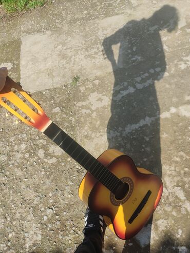 Musiqi alətləri: Akustik gitara, 6 sim, İşlənmiş, Ünvandan götürmə, Ödənişli çatdırılma