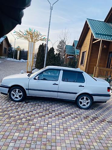 Volkswagen: Volkswagen Vento: 1993 г., 1.8 л, Механика, Бензин, Седан — 5
