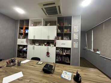 Ofis masaları: Muellim stolu - uzunlugu - 140 ve eni 70 Telebeler ucun stol - — 13