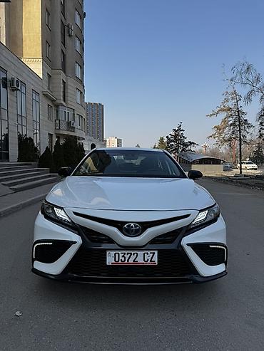Toyota: Toyota Camry: 2021 г., 2.5 л, Вариатор, Гибрид, Седан — 1