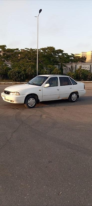 Model: Daewoo Nexia, ağ sedan Xüsusiyyətlər: - Kuzov: 4 qapılı sedan lalafo.az -da Model: Daewoo Nexia, ağ sedan Xüsusiyyətlər: - Kuzov: 4 qapılı sedan