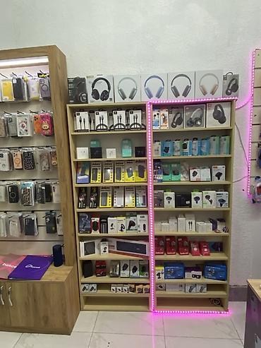 vitrin paltar: Telefon aksesuarları və elektronik məhsullar mağazası üçün vitrin və — 7