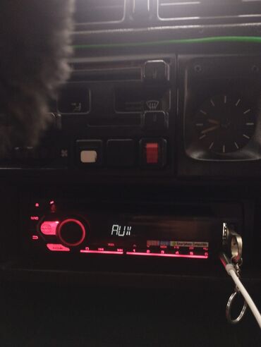 gsm сигнализация для авто: Avtomobil üçün tam audio sistemi Komponentlər: - Ön panel: AUX/USB