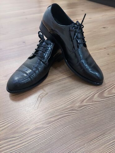 чёрный туфли размер 42: Продам мужские туфли производства турция размер 42 сост очень хорошее