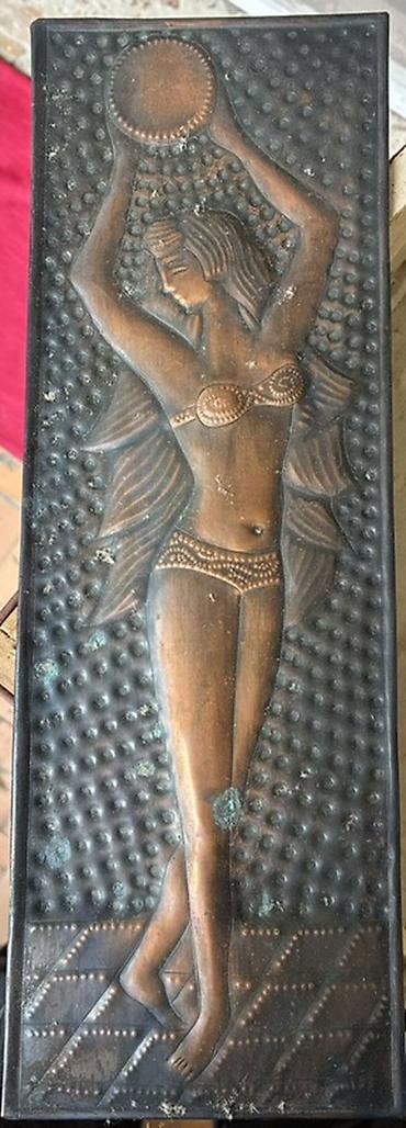 Mis qabartma divar paneli – rəqqasə təsviri - Material: metal (mis