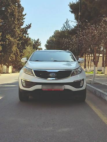 man sat: Kia Sportage: 2 l | 2011 il Ofrouder/SUV — 3