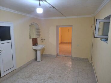 Ofislər: Təcili kupçalı yarımzirzəmi 29.3 kv. ticarət obyekti satılır! Faktiki — 6