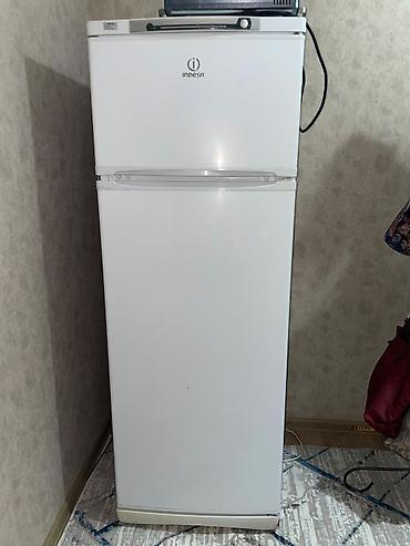 ми 10 с: Холодильник Indesit, двухкамерный, белого цвета — 5