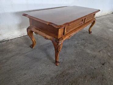 Stilski klub stolovi: Prelep stocic u odlicnom stanju. Duzina 130 cm Sirina 60 cm Visina 52 — 6