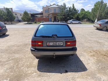 Volkswagen: Volkswagen Passat: 1994 г., 1.8 л, Механика, Бензин, Универсал