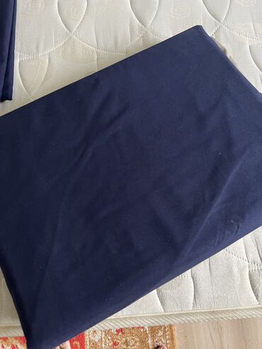 постельное белье коттон: Постельное белье НОВОЕ в упаковке. Цвет темно синий. 2 наволочки