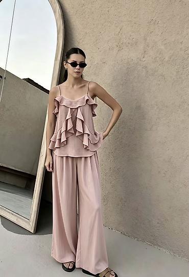 stradivarius sorc: Zenski komplet – top na bretele sa volanima + široke pantalone 2900 — 2