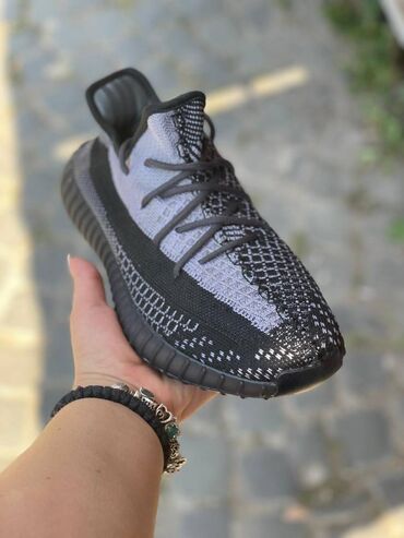 Patike: Adidas Yeezy Boost 350 patike

Novo
Brojevi 36 do 46 — 2