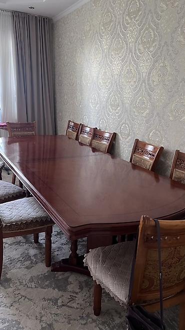 Продам стол из натурального дерева. В комплект входит: • Большой at lalafo.kg Продам стол из натурального дерева. В комплект входит: • Большой