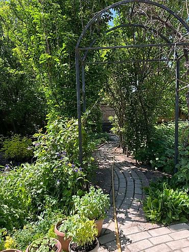 Продажа коттеджей и домов: Частный 2 уровневый дом Адрес: Бишкек, Первомайский район ( — 11