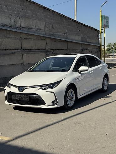 Toyota: Toyota Corolla: 2022 г., 1.8 л, Вариатор, Гибрид, Седан — 2
