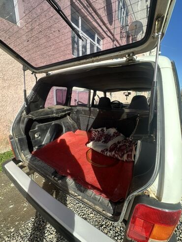 VAZ (LADA): Lada Niva 2131, ağ rəng, 4 qapılı İli 1999. Yürüş 240380. 1.8 — 11