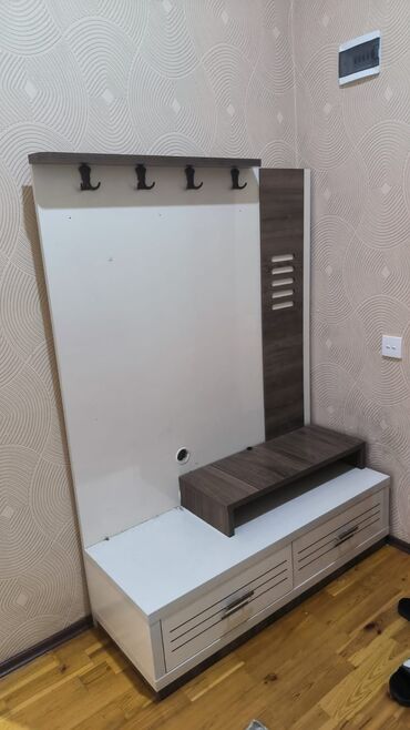 Ev üçün digər mebel: Dehliz mebeli. Qiymet 100 azn. Ünvan Xirdalan. Kod593( whatsappa