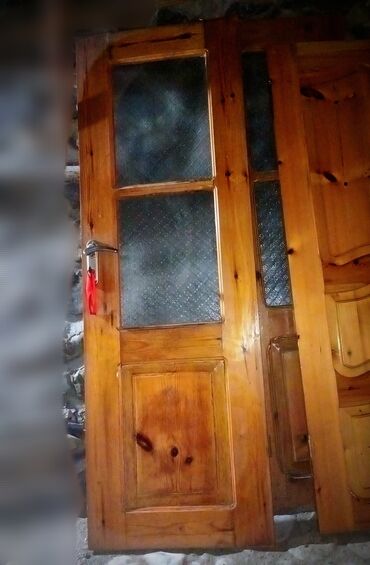 Otaq bitkiləri: Taxta şüşəli qapı - Material: təbii ağac, laklanmış səth - Dizayn