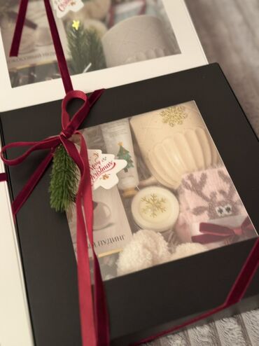 Hədiyyələr: Yeni il temalı hədiyyə qutuları - Qiymət: 30 AZN (şəkildə göstərilib) — 4