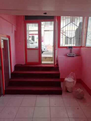 Digər kommersiya daşınmaz əmlakı: Bütün profillərə uyğun 86 kv 5 otaqlı obyekt icarəyə verilir. Anbar — 1