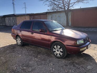 Volkswagen: Volkswagen Vento: 1993 г., 2 л, Механика, Бензин, Седан — 12