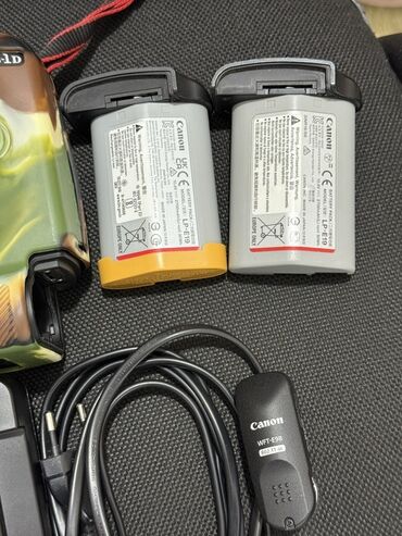 Fotokameralar: Canon EOS-1D X Mark III professional DSLR gövdə. Canon 24-70mm F2.8 — 13