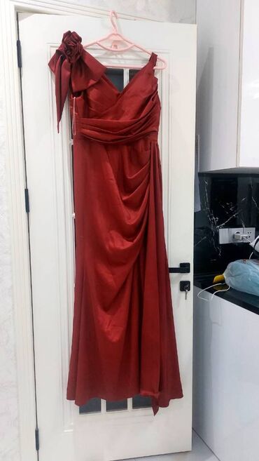 кыргызское национальное платье: "Jadore"firmasının ziyafət donu1 dəfə geyinilibtəmizlənb təmiz