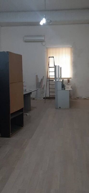 Ofislər: Nərimanov metrosuna yaxın 9 mərtəbəli binanın 1-ci mərtəbəsində — 2