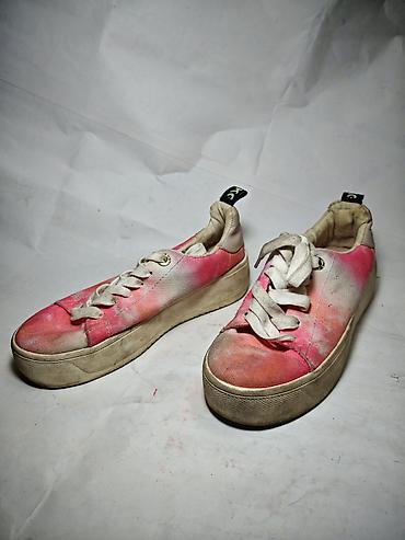 Qadın ayaqqabıları: Kurt Geiger KC brendi qadın krossovkaları - Model: Aşağı profilli — 1