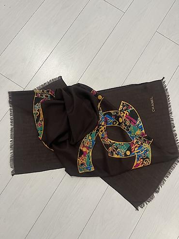 kofta qadin: Шарф Chanel. Оригинал. Материал: шерсть. Цвет коричневый. Размер — 2