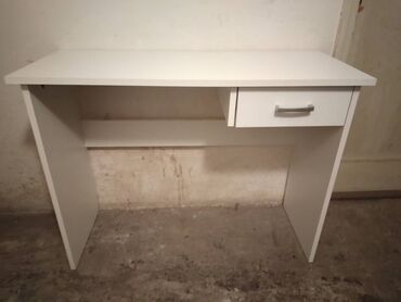 stocic za sminkanje za devojcice: Kompjuterski-pisaci sto dim. 100x40 cm. beli sa 1 fijokom,ocuvan