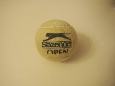 balaca toplar: Tennis topu. Slazenger firmasınındır. İşlənməyib