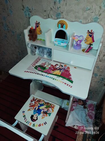 прозрачный стол: Qız üçün, İşlənmiş, Yazı masası