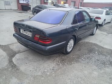 Mercedes-Benz: Mercedes-Benz E-Class: 2.2 l | 1999 il Sedan — 5