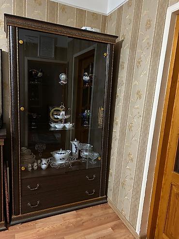 qedimi bufet: Klassik üslubda şüşəli servant.Razilaşma yolu ilə - Material: tünd — 2
