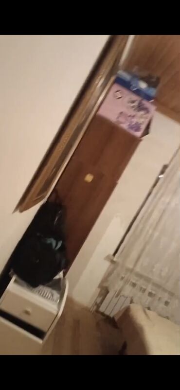 Uzunmüddətli kirayə evlər: Saray postunu keçəndən 200 m Bakıya tərəf, içəri yoldan 400 m məsafədə — 19