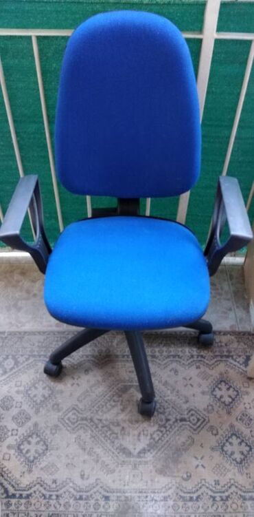 stolice za racunar: Bоја - Tamnoplava, Upotrebljenо